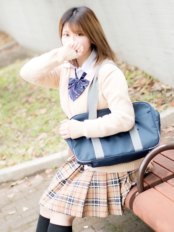 まり♡萌え×巨乳(19)｜大阪 梅田 兎我野町 ホテルヘルス【パンチラJK】〜NO PANTY NO LIFE〜『見たい！嗅ぎたい！触りたい！！』キュートで無邪気な小悪魔JKがエロエロ全開大胆ご奉仕♪